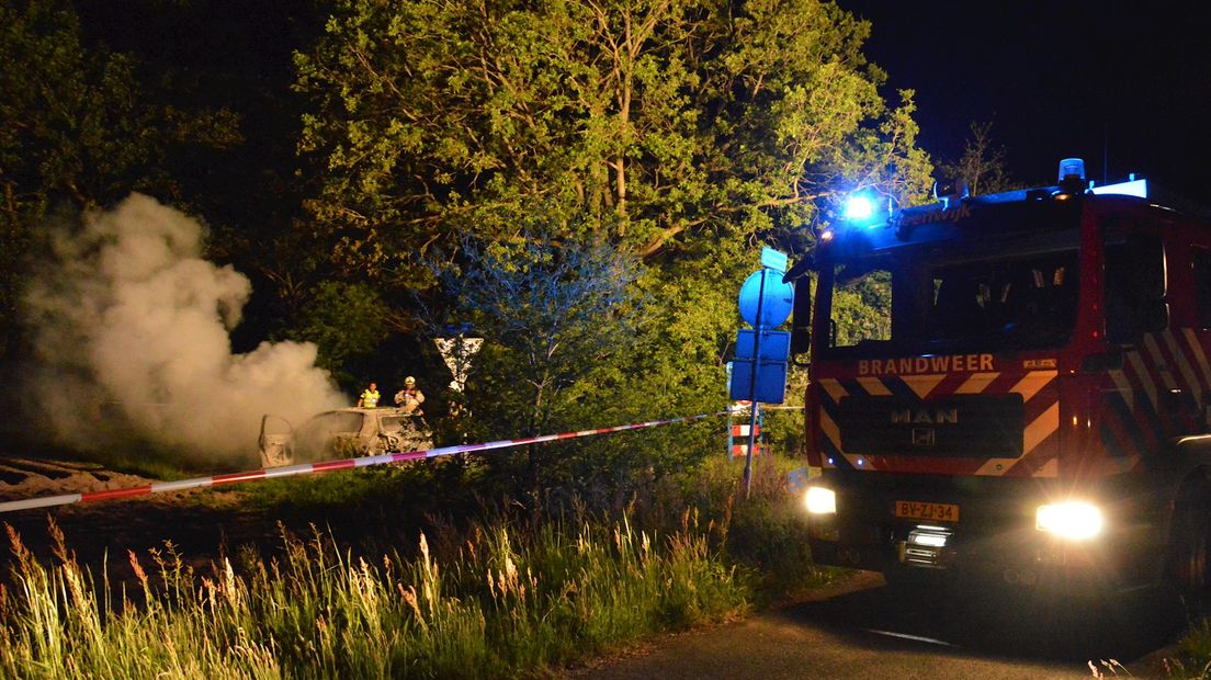 Auto onder verdachte omstandigheden uitgebrand bij Steenwijk