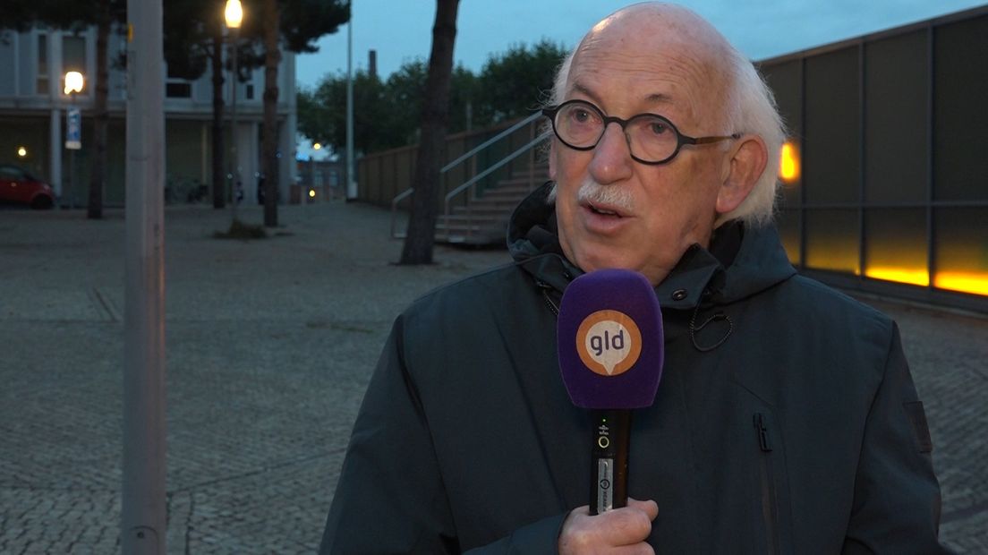 Een halve eeuw geleden werd hij tandarts. En de 73-jarige Coen Kuit uit Arnhem oefent dat beroep nog steeds uit.