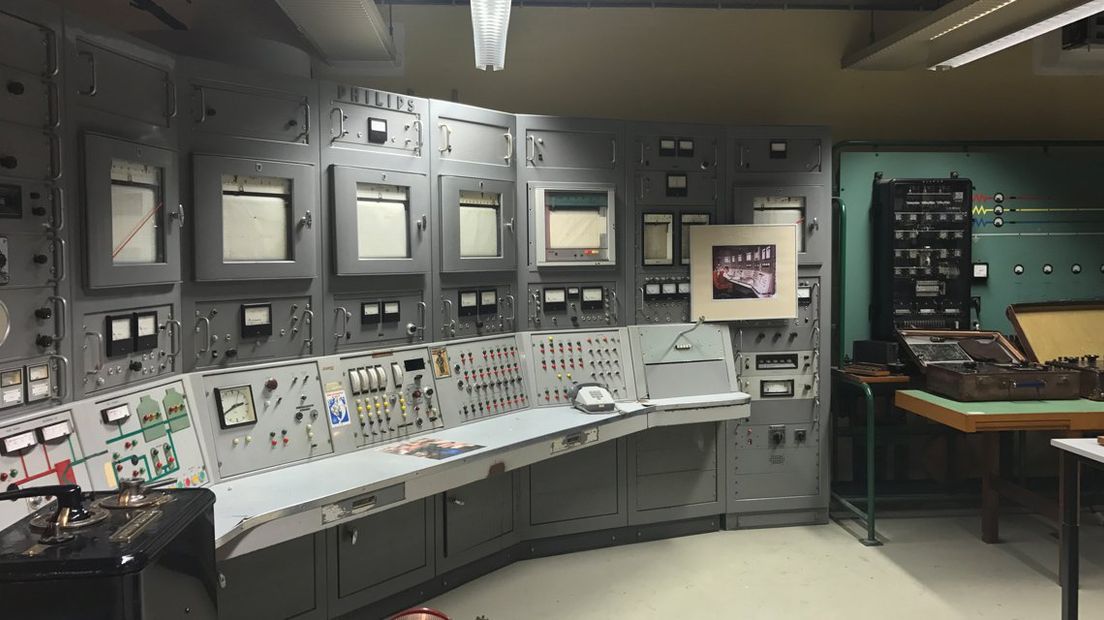 Een controlepaneel van de Kerncentrale op de campus van de TU Delft.