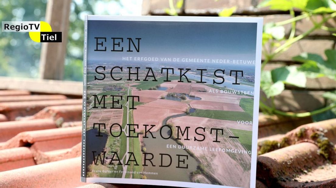 Op het gemeentehuis van Neder-Betuwe in Opheusden is het boek ’Een schatkist met toekomstwaarde - Het erfgoed van de gemeente Neder-Betuwe als bouwsteen voor een duurzame leefomgeving’ gepresenteerd.