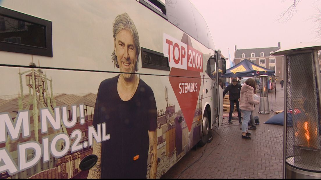 De hele middag konden voorbijgangers hun stem uitbrengen voor de Top 2000