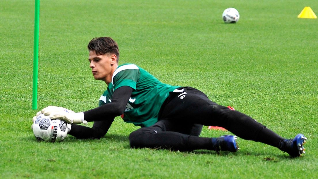 Jan Hoekstra blijft langer aan FC Groningen verbonden.