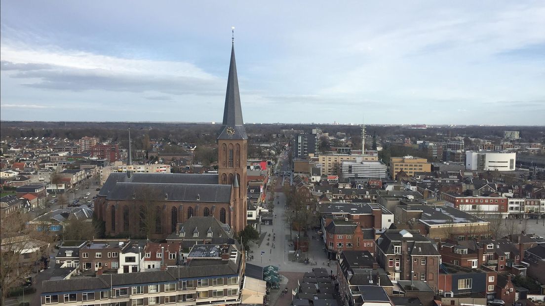 De skyline van Hengelo vanuit de nok van de stadhuistoren in Hengelo