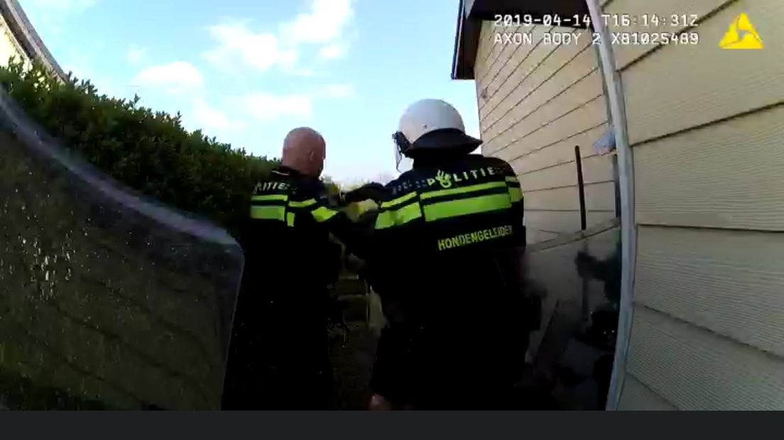 Screenshot van het politie-optreden in Maarssen.