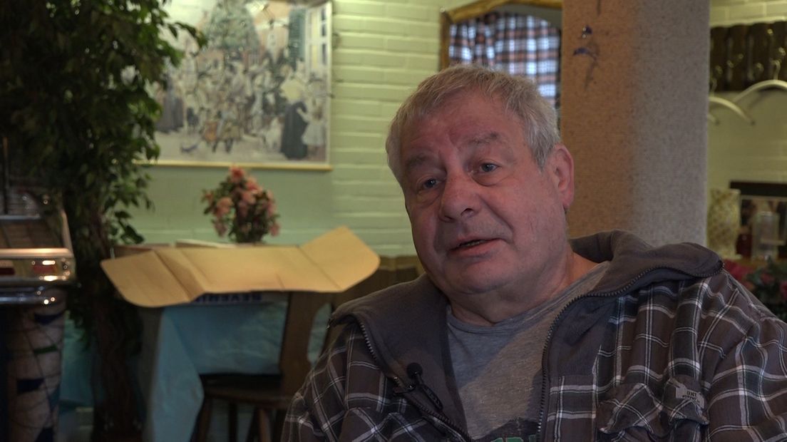 Financieel en emotioneel zitten ze aan de grond. Bert van Zuuk en zijn familie: 'Ik ben 24 jaar geleden deze camping begonnen en nu breekt mijn zoon hem af.' Van Zuuk is eigenaar van bungalowpark De Beekhorst in Epe, het park is veel in het nieuws geweest vanwege permanente bewoning en invallen van de gemeente: 'Epe heeft ons helemaal kapotgemaakt.'