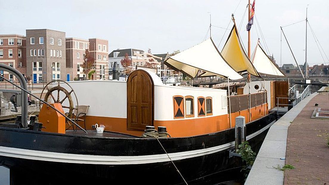 De Saffraan is gevestigd in een antieke klipper in de Amersfoortse Eemhaven.