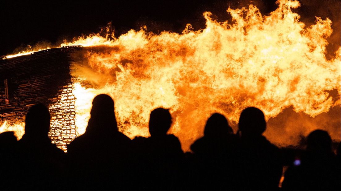 Thousands of people watch the bonfires: ‘They were fantastic days’