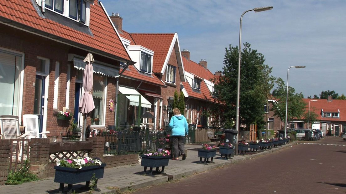 Het is stil en saai en de Deventer Sanatoriumdwarsstraat; geen oranjekoorts