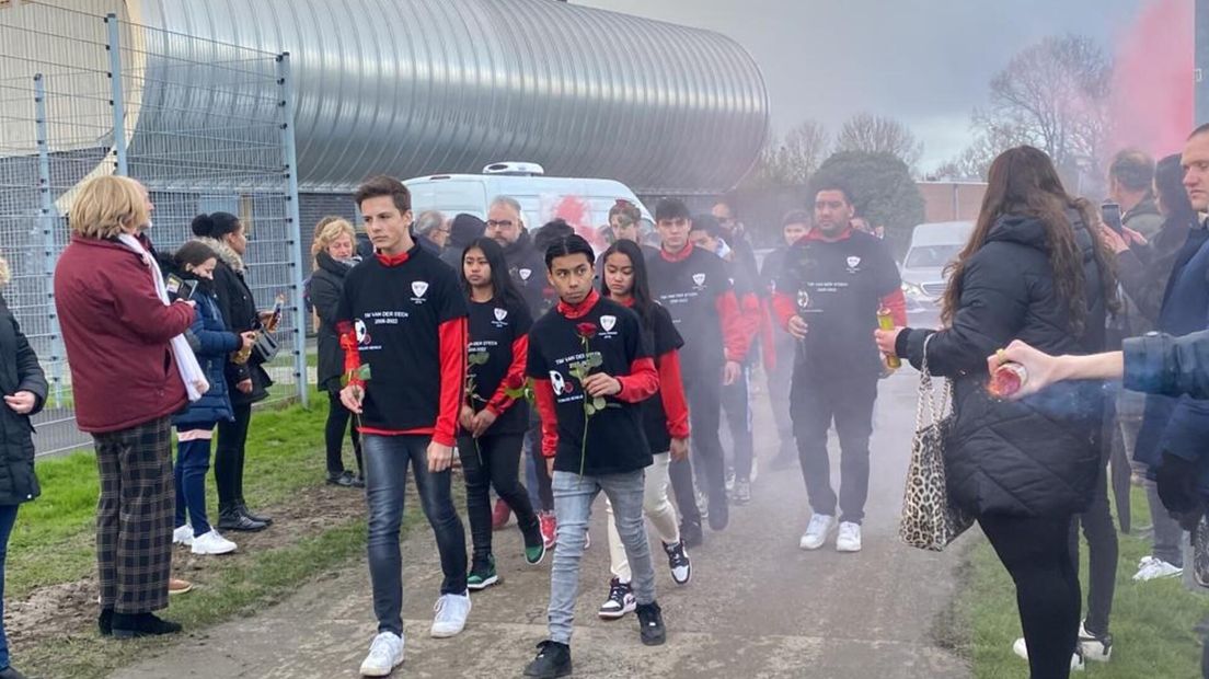 Erehaag en fakkels bij afscheid Tim