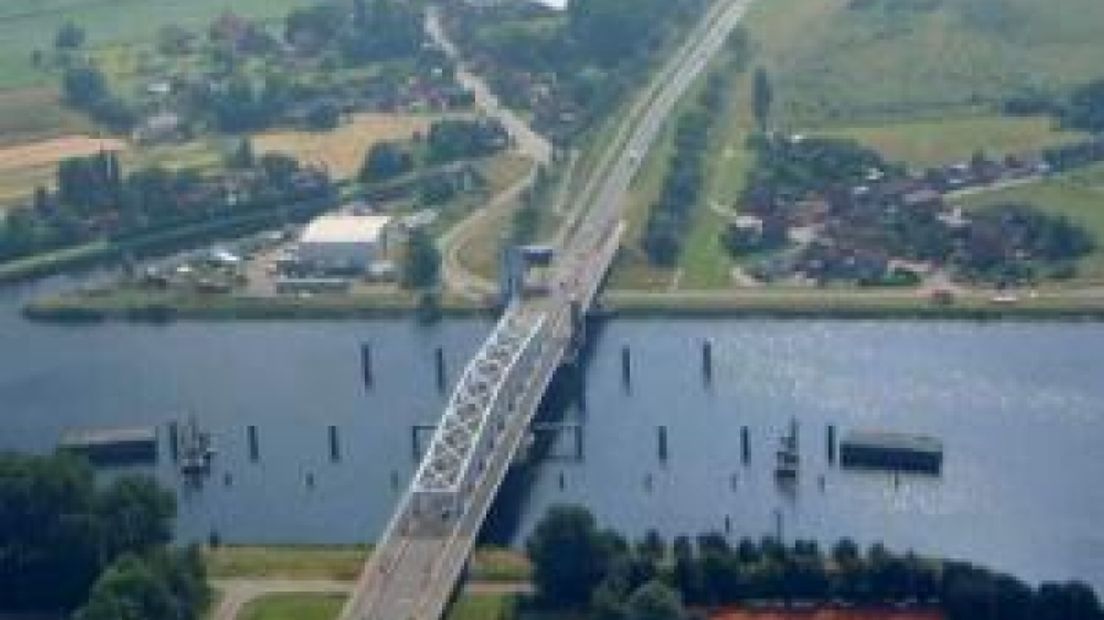 Brug Sas van Gent kapot: brug blijft dicht