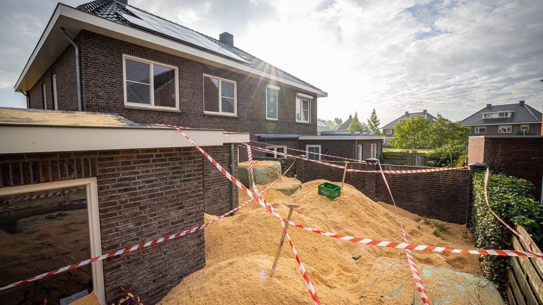 Vrienden trakteren kersvers bruidspaar op schrik van hun leven.