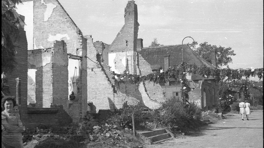Verwoest Heveadorp in 1945