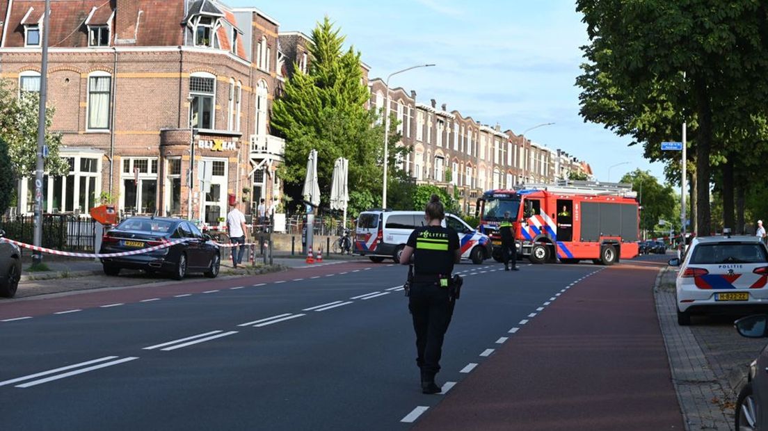 Politie op de Groesbeekseweg in Nijmegen.