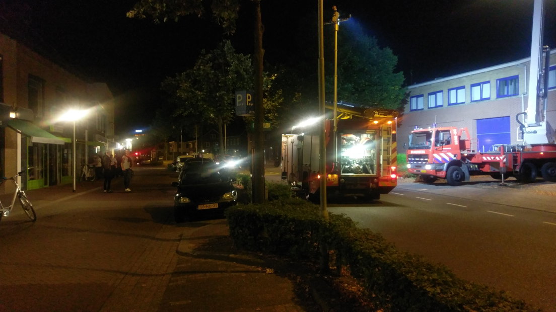 In Papierfabriek Doetinchem heeft in de nacht van donderdag op vrijdag enkele uren een brand gewoed. Het vuur woedde in het dak van het bedrijf aan de Stationsstraat.