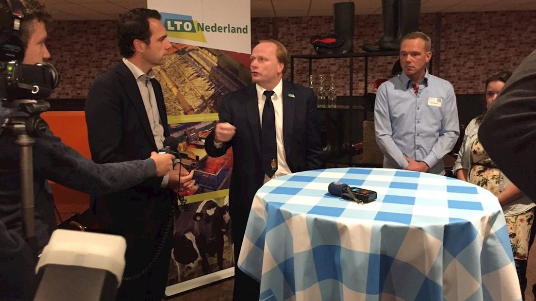 Staatssecretaris praat met boeren over fosfaat-uitstoot
