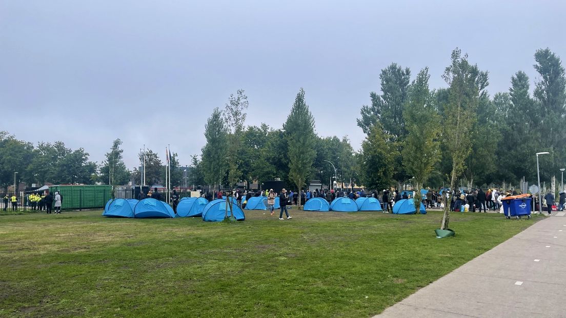 De blauwe tentjes staan weer in Ter Apel