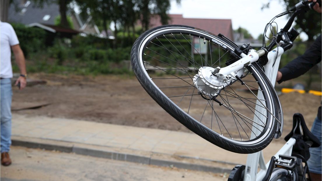 Eerste ongeluk nieuwe fietssnelweg bij Vriezenveen