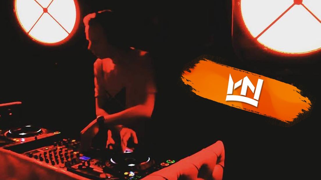 Delfzijlster dj Sir Felix treedt op.