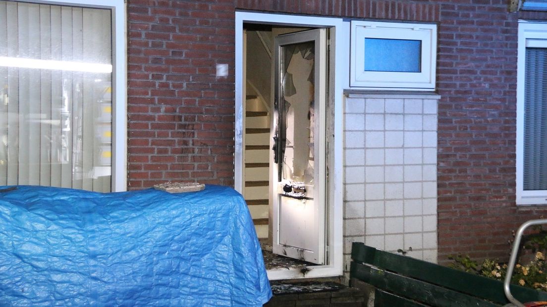 Brand voordeur Vlissingen lijkt brandstichting (video)