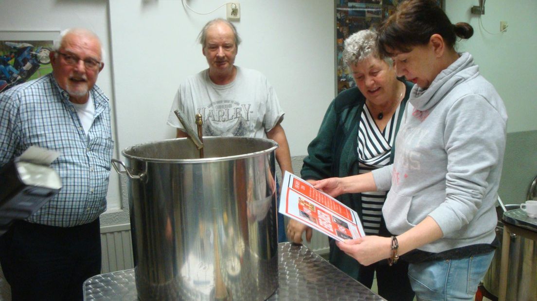 Het Ere-Bier 2016 wordt opgedragen aan Berend Holtman, een Apeldoornse hulpverlener die omkwam bij een beschieting op 26 september 1944. Jaarlijks wordt het biertje gemaakt als eerbetoon aan iemand die een belangrijke bijdrage heeft geleverd aan de Bevrijding.