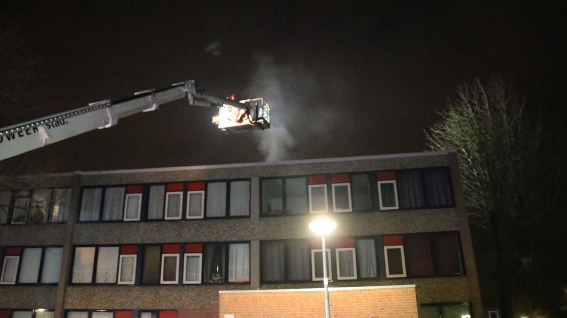De brandweer is bezig aan de Sloep