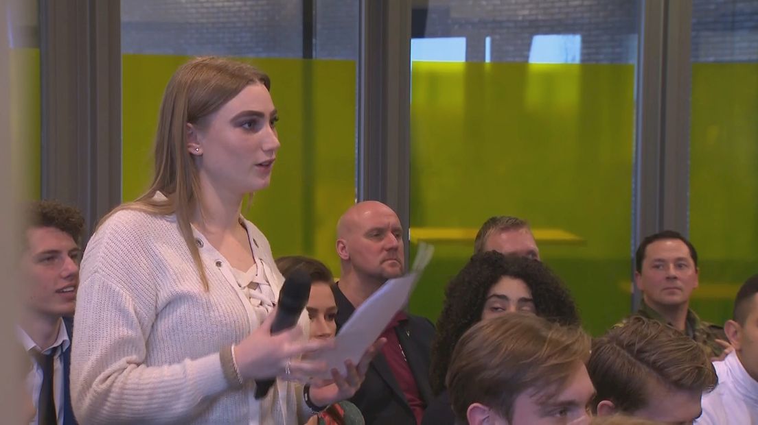 Minister Bijleveld in gesprek met studenten ROC van Twente over vrijheid: "Once in a lifetime"