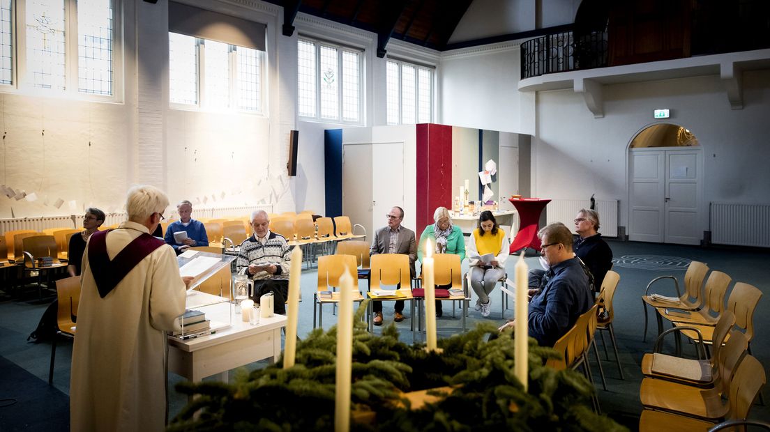 Hoe Lang Duurt Een Protestantse Kerkdienst Kerkdienst voor Armeens gezin duurt al meer dan 1.000 uur - Omroep West