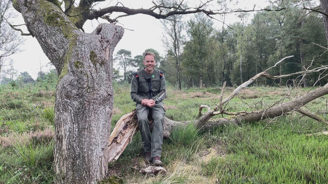 Boswachter Lysander van Oossanen beantwoordt vragen tijdens het Boswachtersuurtje