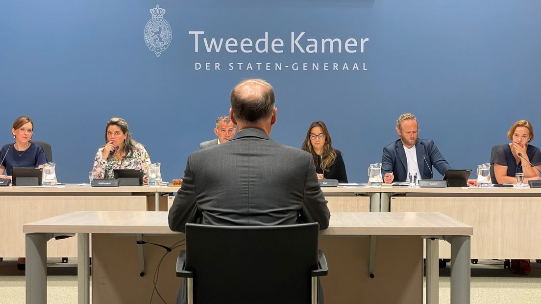Pieter Dekker (Shell) wordt verhoord voor de parlementaire enquête gaswinning