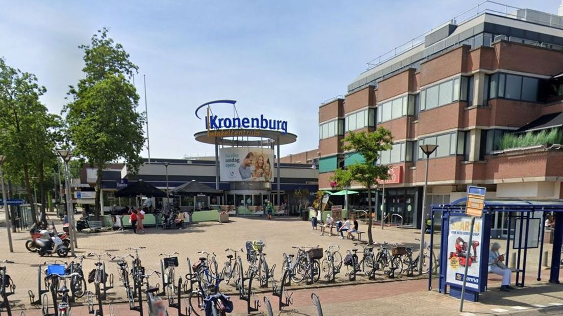 Het winkelcentrum in Kronenburg waar Loket Zuid gevestigd is.