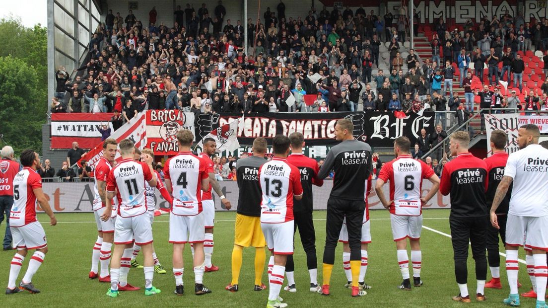 RTV Drenthe zendt de mogelijke huldiging van FC Emmen live uit (Rechten: RTV Drenthe)
