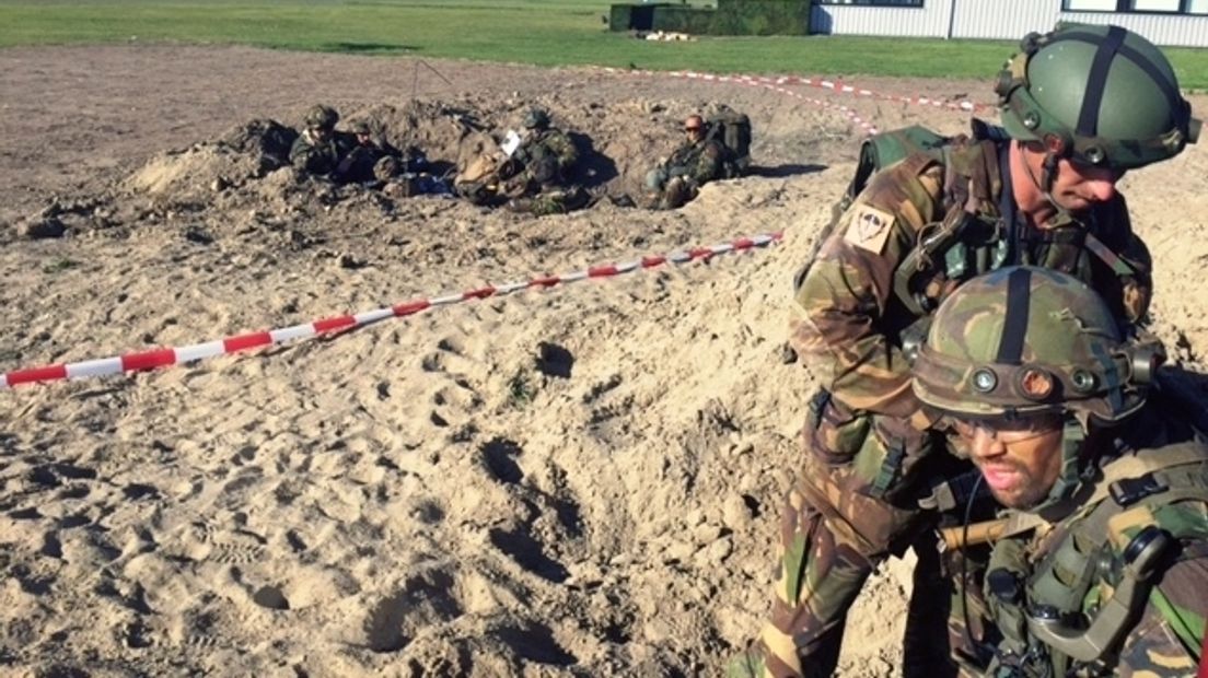 Geratel en geknal bij 'aanval' vliegveld Midden-Zeeland (video)