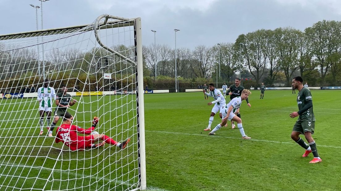 FC Emmen oefende vanmiddag tegen FC Groningen