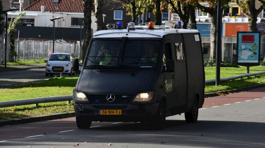 Agenten klaar voor demonstratie in Enschede