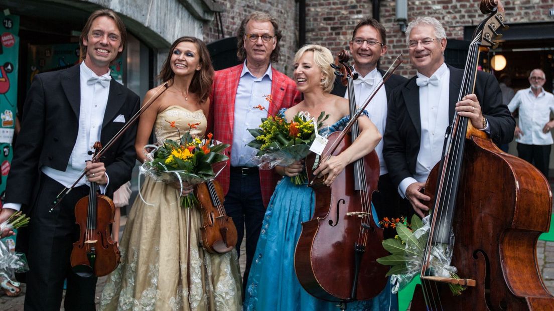 Orkestleden André Rieu starten met miniconcerten 1Limburg
