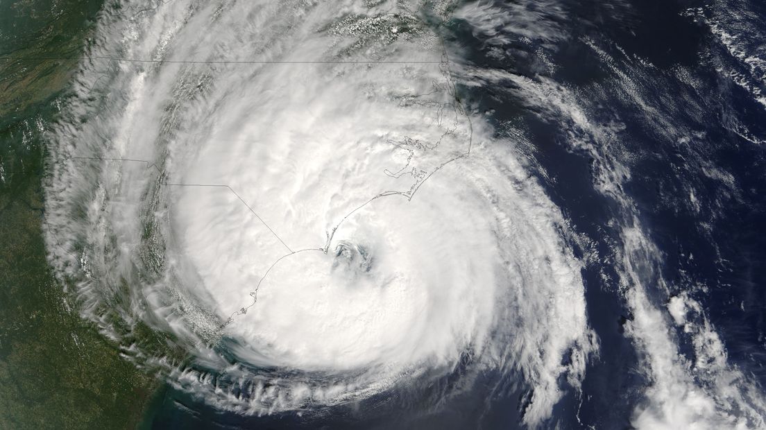 Orkaan Ophelia legt leven plat voor Zeeuwen in Ierland