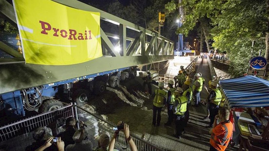 Nieuwe spoorbrug over Noordesmarkerrondweg