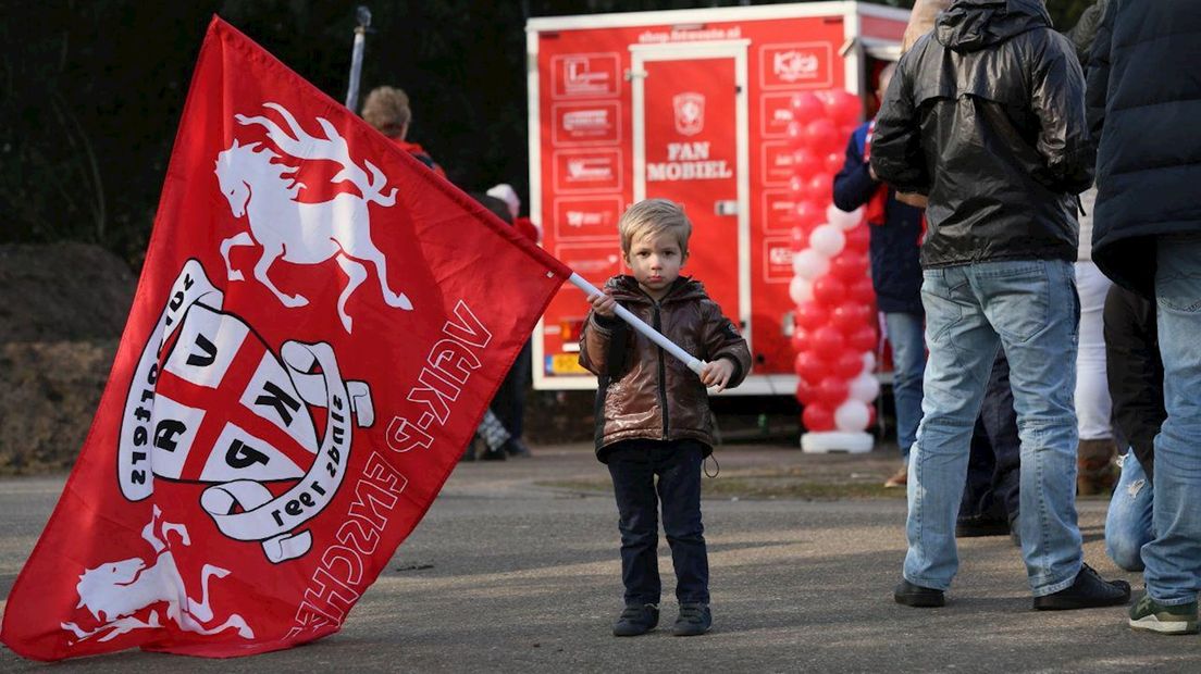 Ook kinderen waren aanwezig bij de supportersmars voor FC Twente