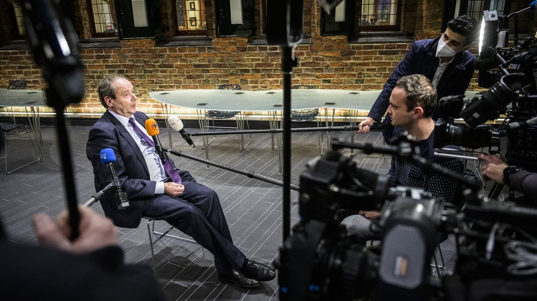 Hans Vijlbrief in gesprek met RTV Noord, tijdens een eerder interview