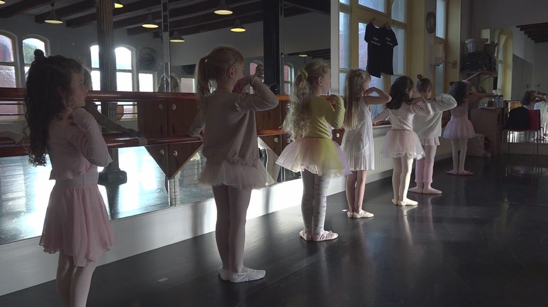 Dankzij de steun van het Jeugdfonds kunnen kinderen onder andere naar balletles