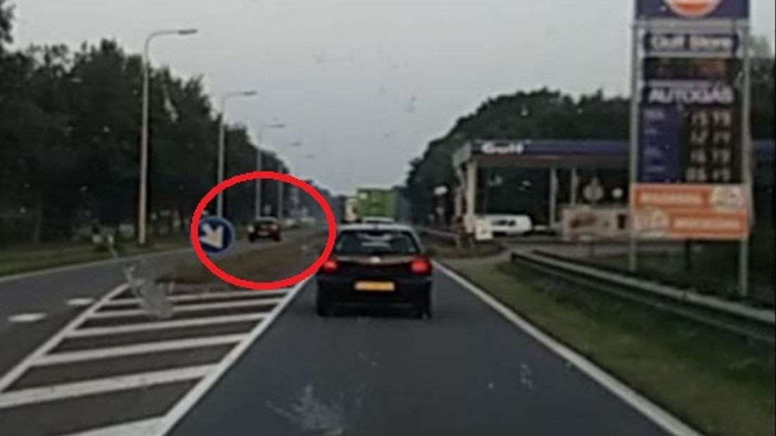 VIDEO | Oost op het Asfalt: spookrijdende automobilist speelt met levens op N35