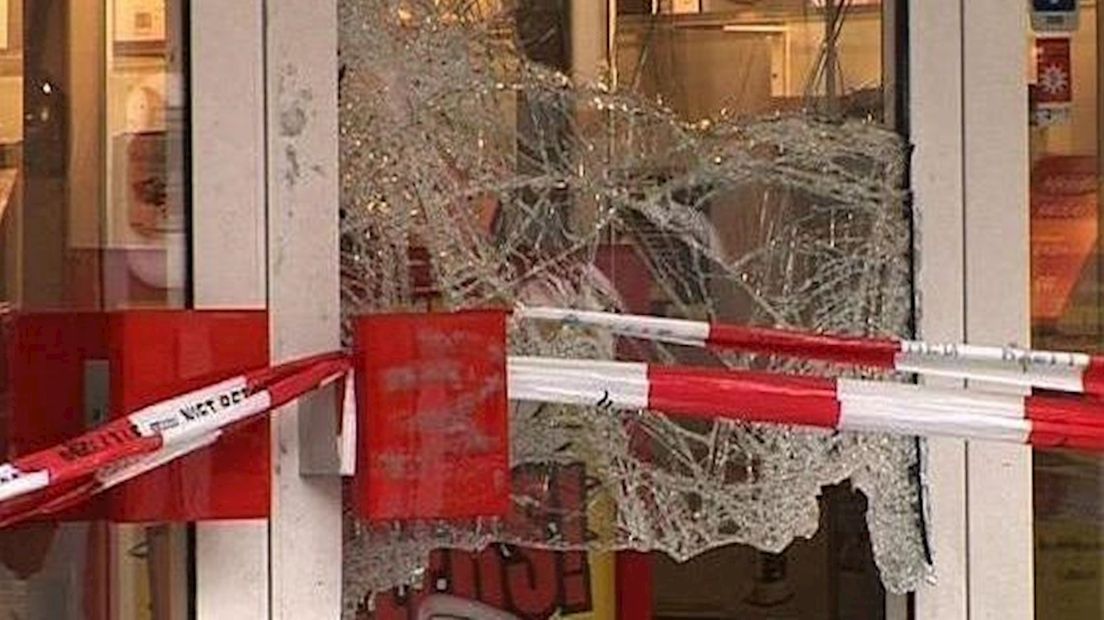 Inbrekers kwamen door gat in winkel