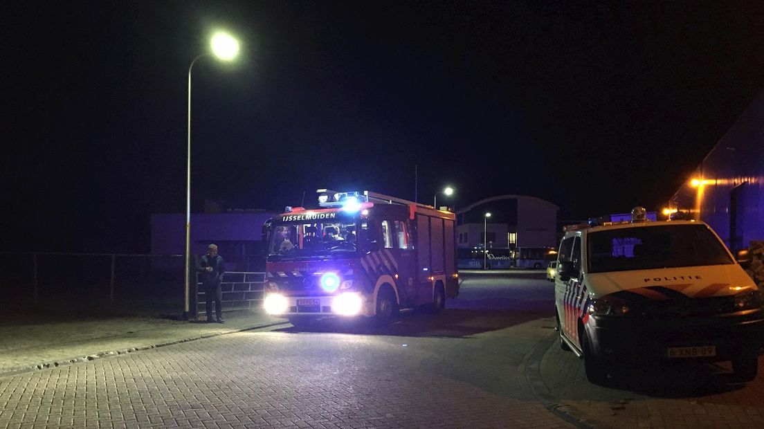Brandweer en politie op industrieterrein IJsselmuiden