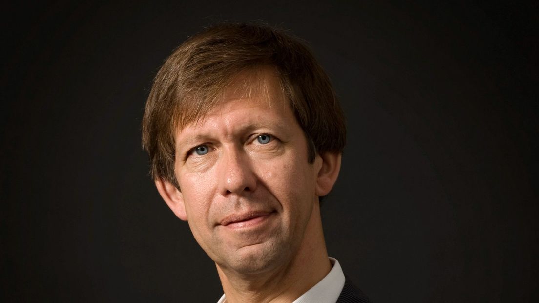 Viroloog Louis Kroes van het LUMC