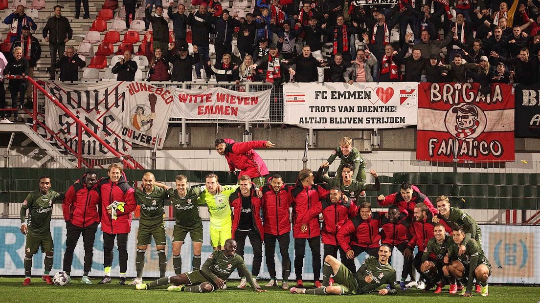 FC Emmen voor het uitvak in Oss