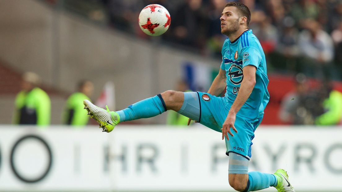 Bart Nieuwkoop in actie tijdens Ajax-Feyenoord