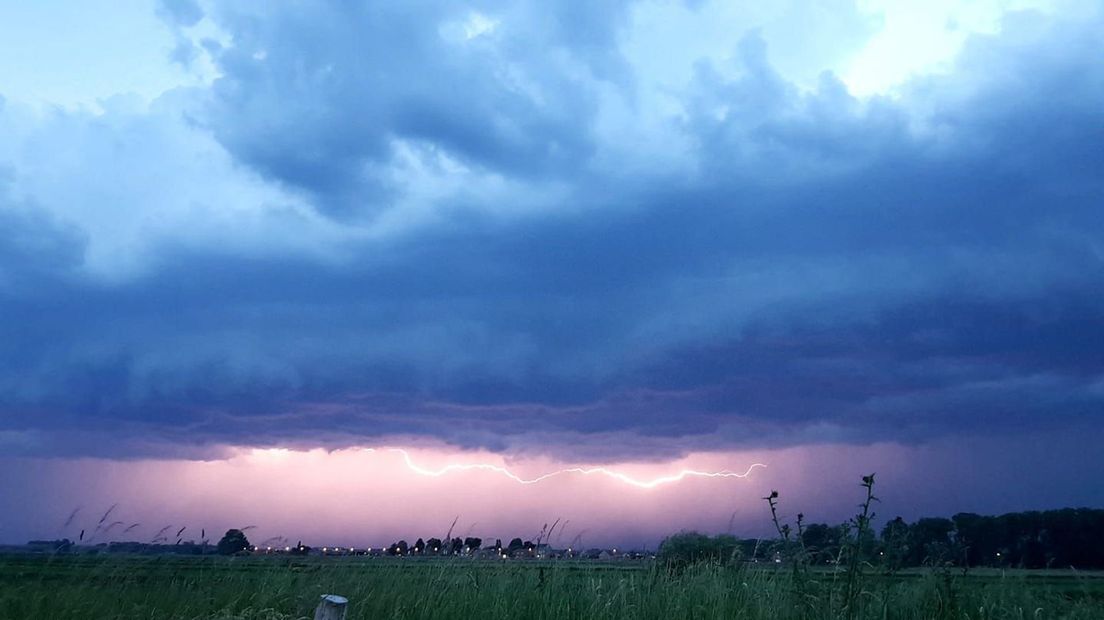 Code yellow for severe thunderstorms and wind gusts