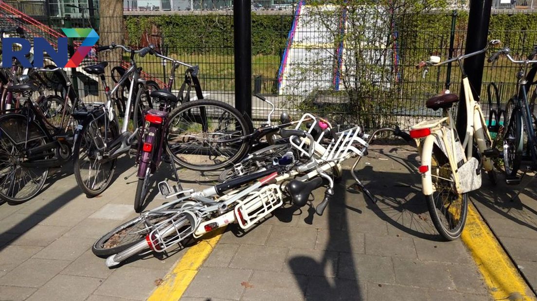 Rondslingerende fietsen station Heyendaal