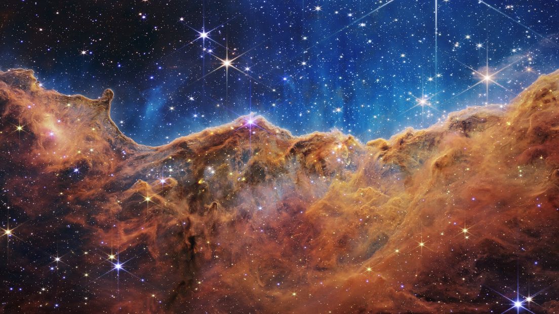 De rand van stervormingsgebied NGC 3324 in de Carinanevel, vastgelegd door de ruimtetelescoop James Webb