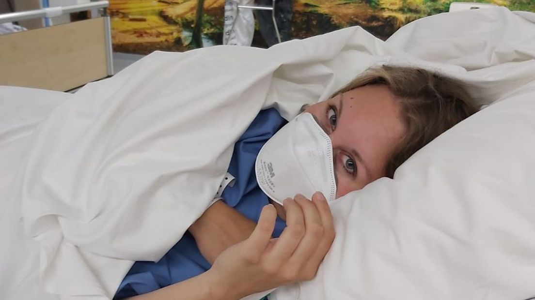 Het moment dat Melissa naar de operatiekamer wordt gereden.